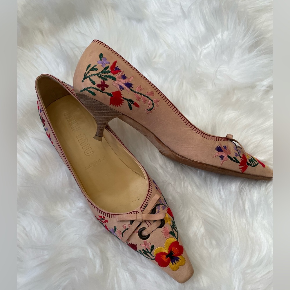 MIU MIU Tan Embroidered Kitten Heels Sz 7